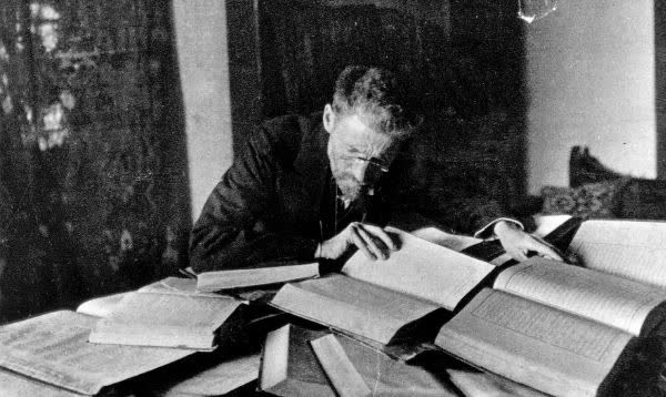 Ben-Yehuda at his desk in Jerusalem, c. 1912